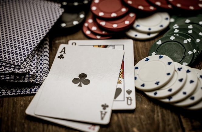 Les casinos de villégiature peuvent proposer des jeux de hasard en ligne